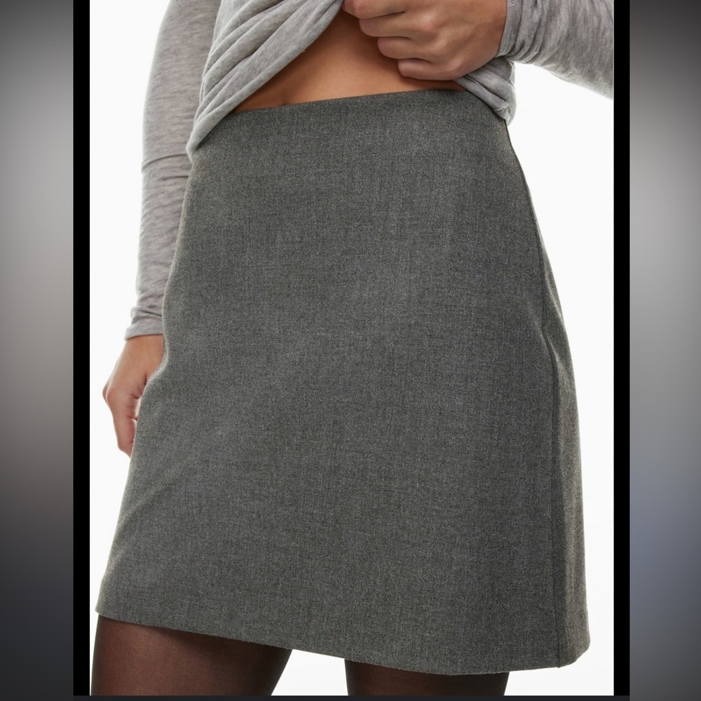 Wilfred Aritzia classic Gray Women's mini Skirt size Sm lots of stretch